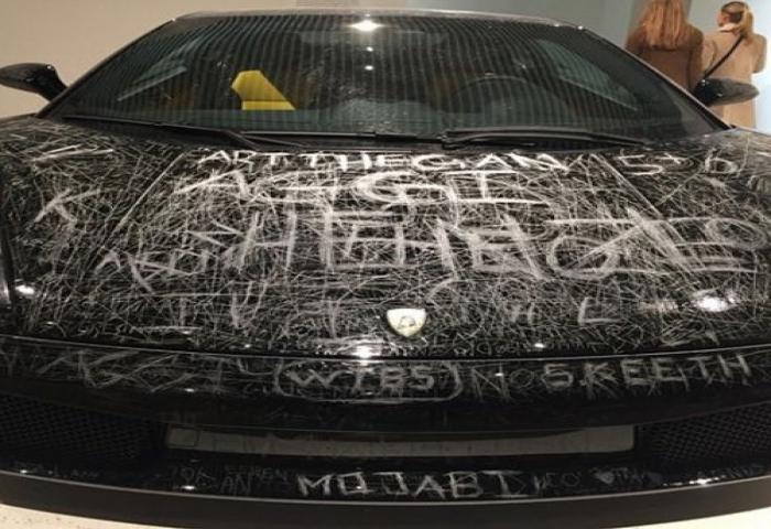 Kanvas Vandalisme Lamborgini Mahal